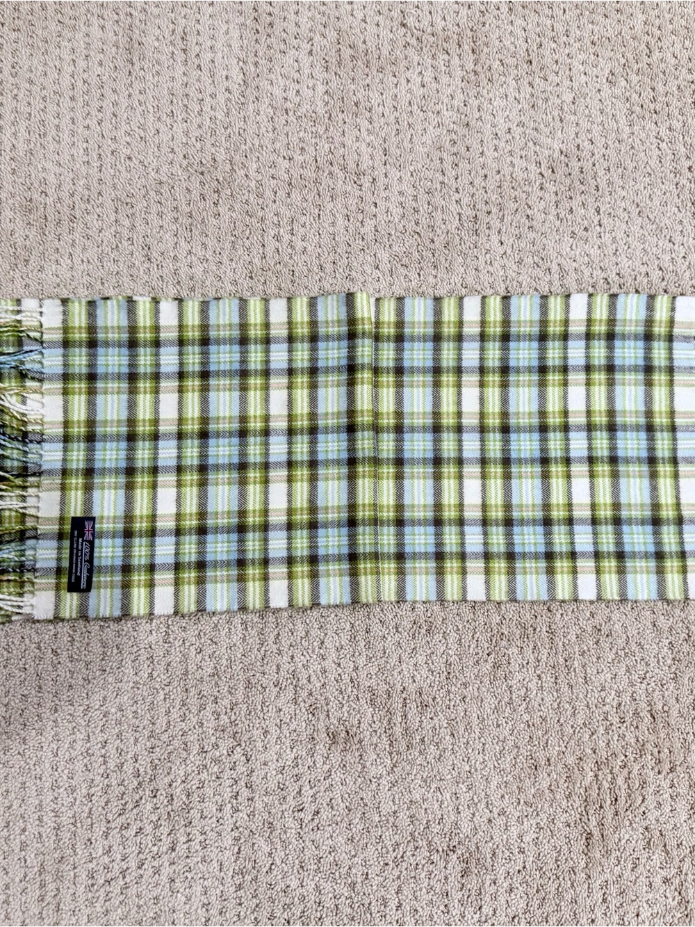 100% Cashmere Plaid Scarf Made in Scotland Green Blue Cream Fringe - Picture 7 of 9